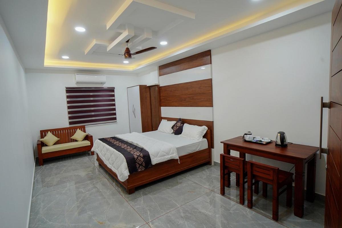 Universal Residency Perumpāvūr Extérieur photo